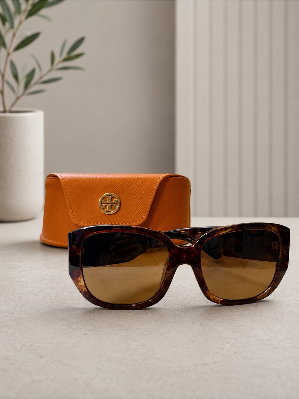 Tory Burch Polarized Sunglasses with Original Leather Case